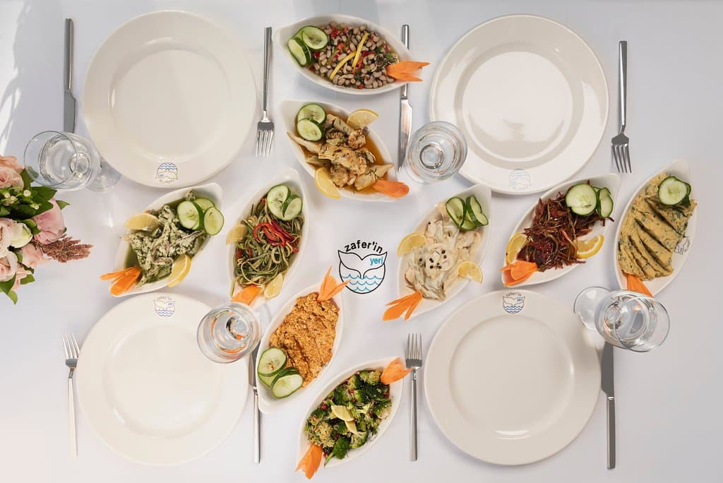 Her gün yenilenen meze çeşitlerimizden birkaçı...