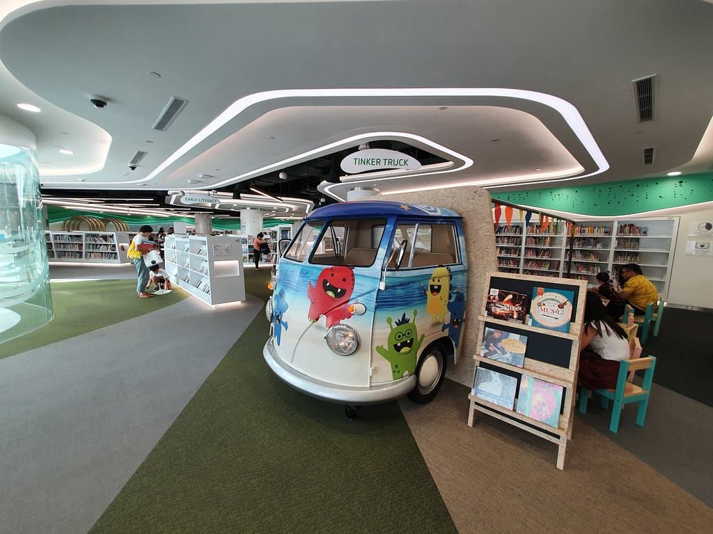 Delightful creative art space for the young ones right at the entrance. Free paper art materials provided.