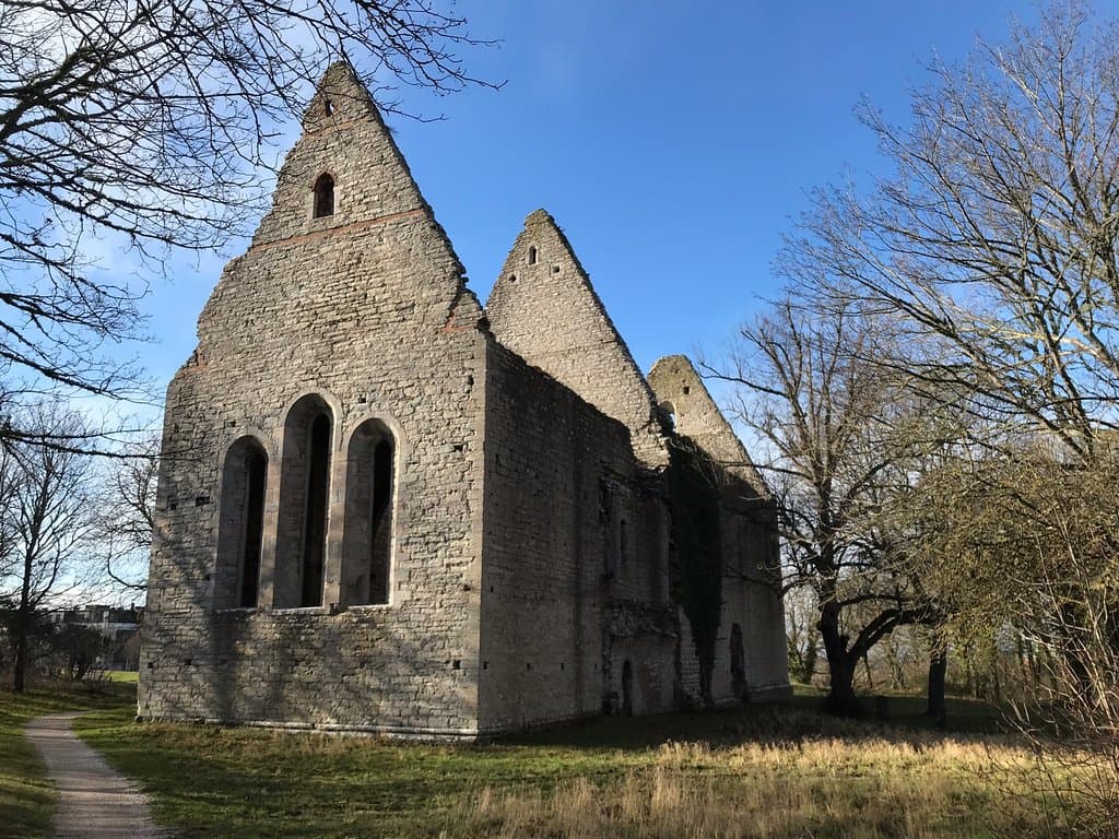 St. Foran Churchill Ruin ligger utenfor  den nordlige ringmuren i Visby. Dette for at det var en kirke for de spedalske, slik at de ikke smittet de som bodde i byen. Det har ligget et sykehus like ved, men det er borte nå.