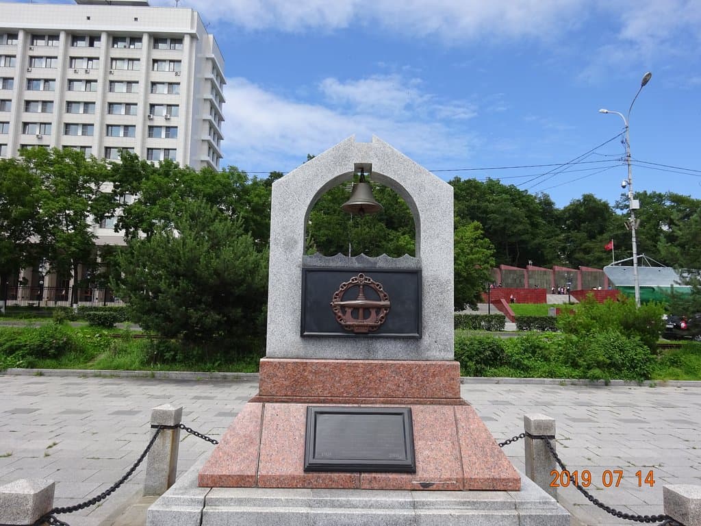 Memorial to Pioneers of Diving in The Pacific Ocean
