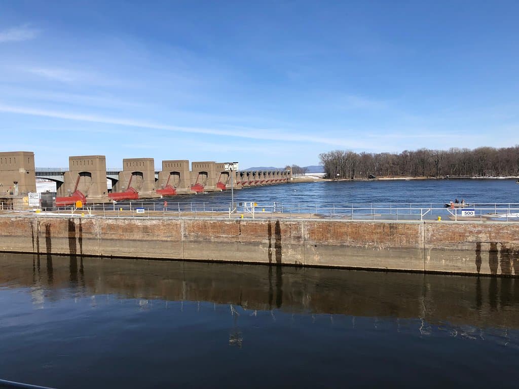 Lock and Dam No. 11 Mississippi River