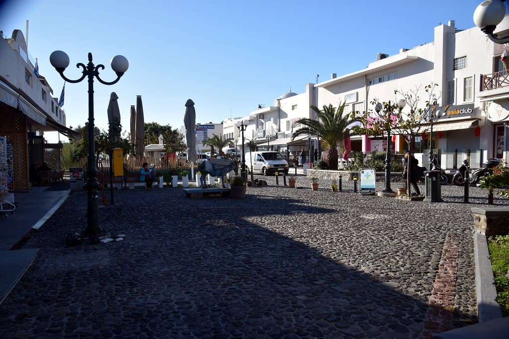 Plateia Theotokopoulou downtown Fira