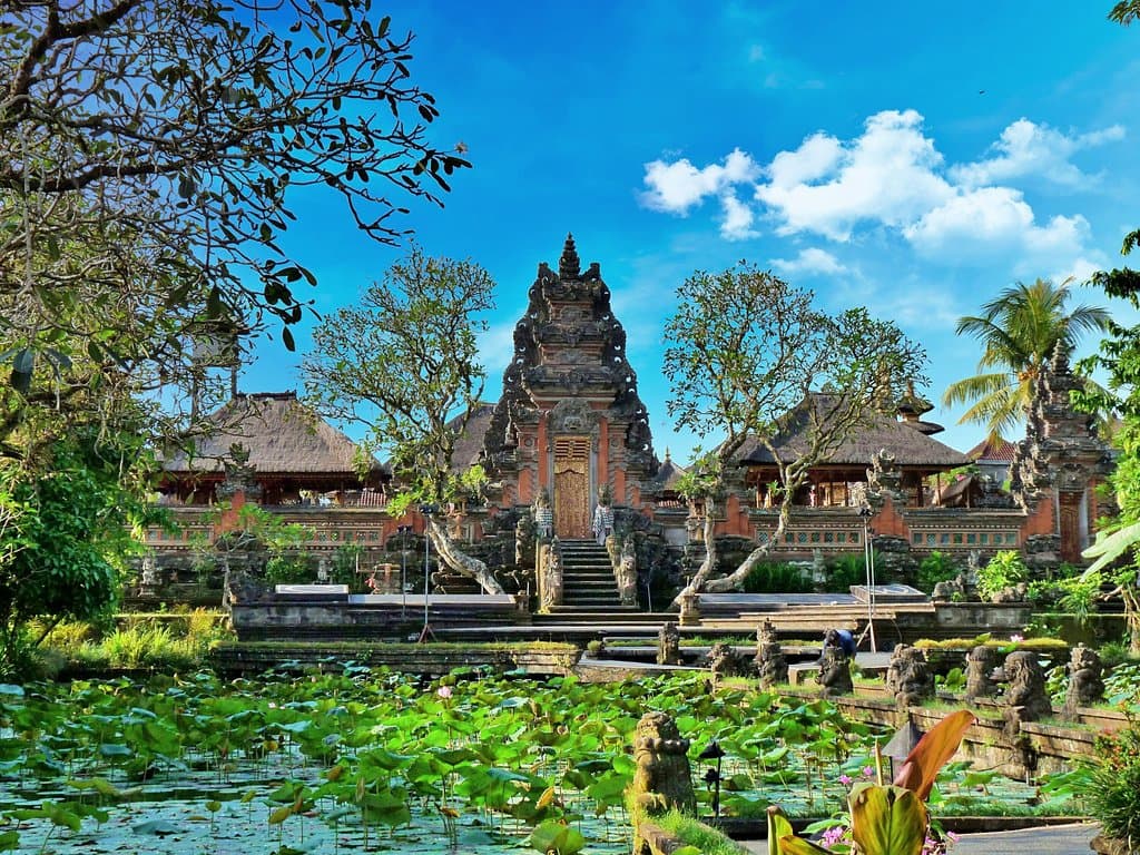 Saraswati Temple in Ubud, there is a restaurant next to the temple, we ate there with this view at the temple, very nice.