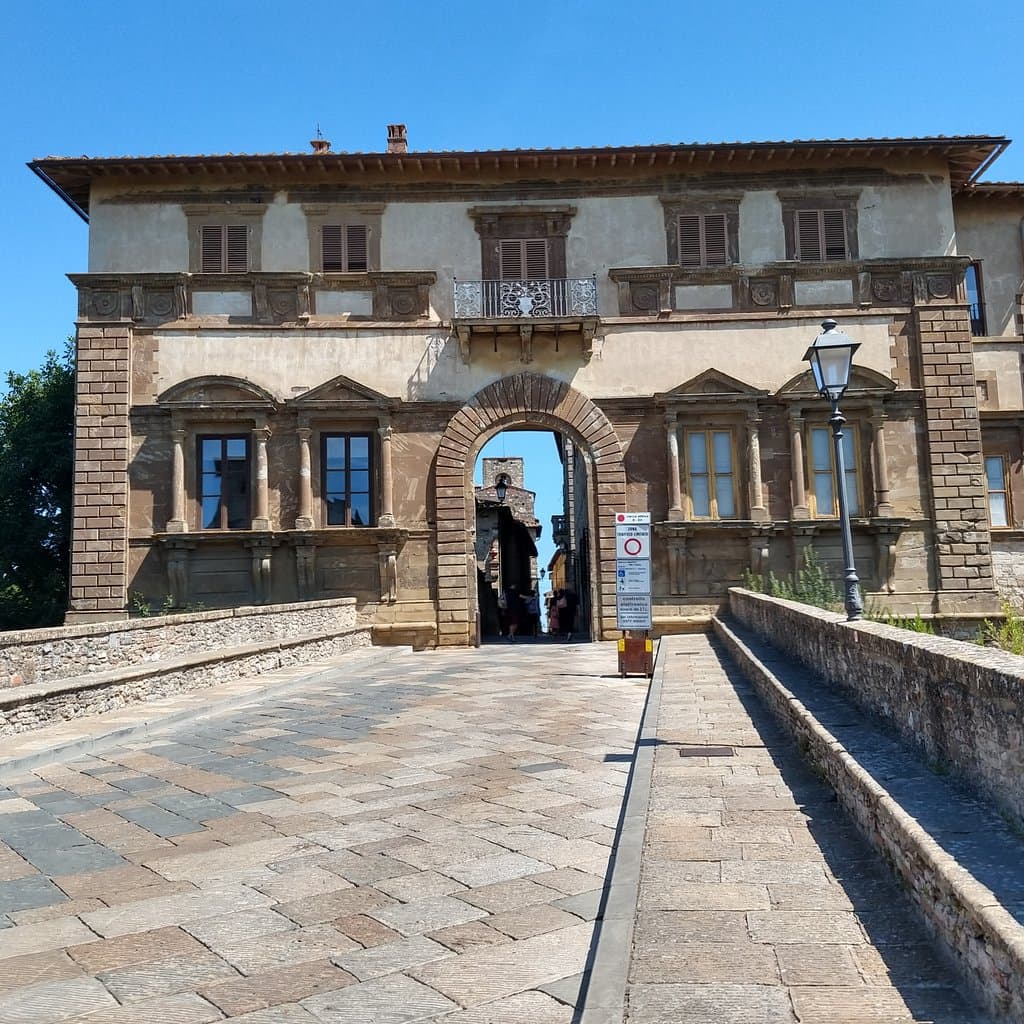 Palazzo Campana is one of the some palaces in the old town of Colle di Val d'Elsa, in Tuscany Region. It has a. gate, which you go through to enter to the old town. Very curious.