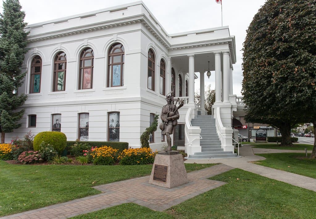 Chilliwack Musuem and statue of Piper Richardson