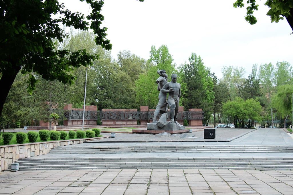 well-kept, beautifully laid out ... history of the country, but not one of the top sights in Tashkent. So far the place is very nice, certainly counts from the historical to a special place - as memory of the earthquake in 1966