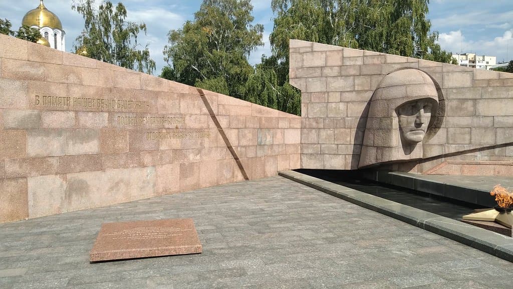 Горельеф Скорбящей Матери-Родине, Самара.