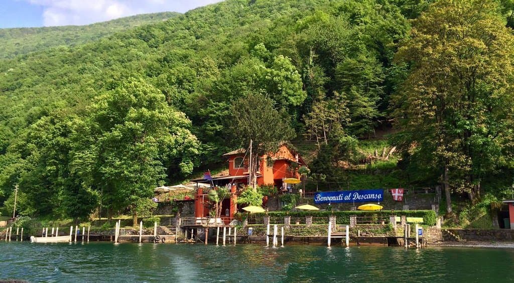 Il Grotto Descanso visto all'arrivo in barca