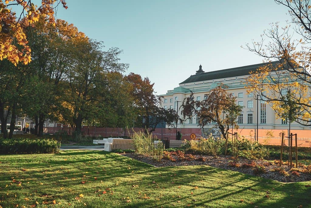 Tammsaare Park is located in the centre of Tallinn, between the Estonia Theatre and Viru Keskus shopping centre. View to the Estonia Theatre from park.