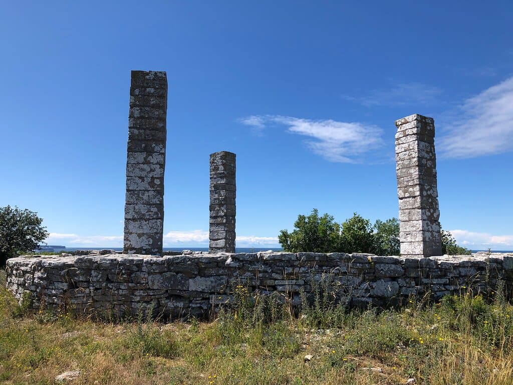 Endast stolparna återstår från det som en gång var en avrättningsplats.