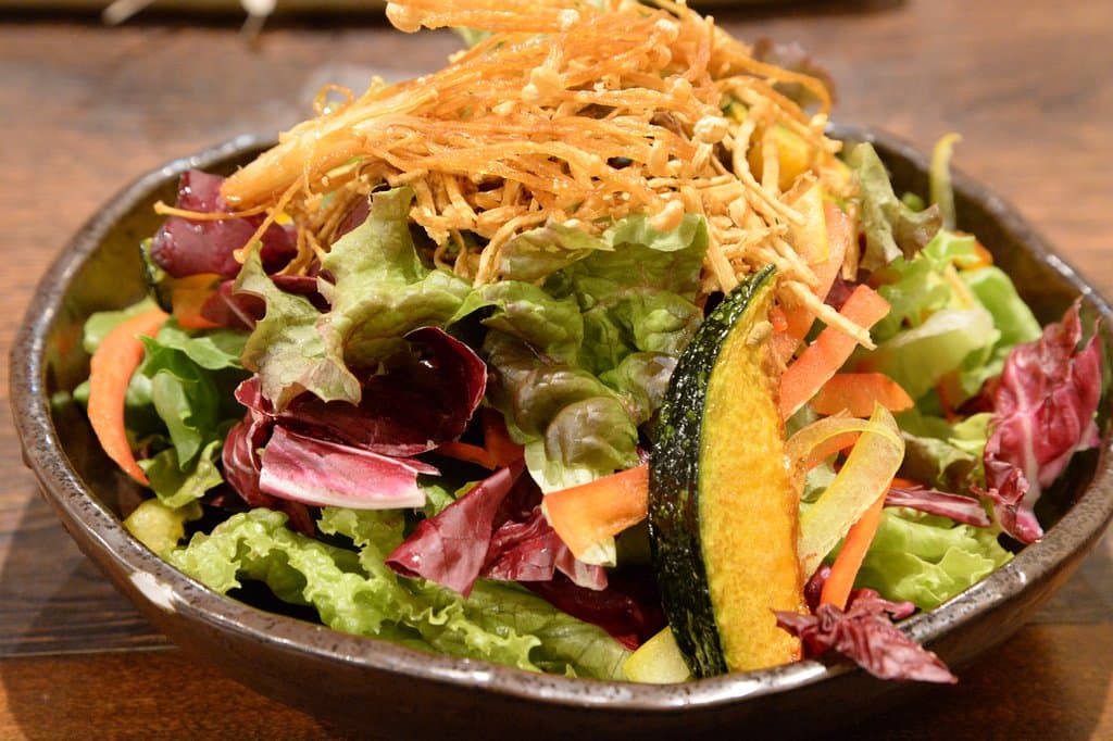 【喜之助サラダ】地元の彩り鮮やかな野菜。