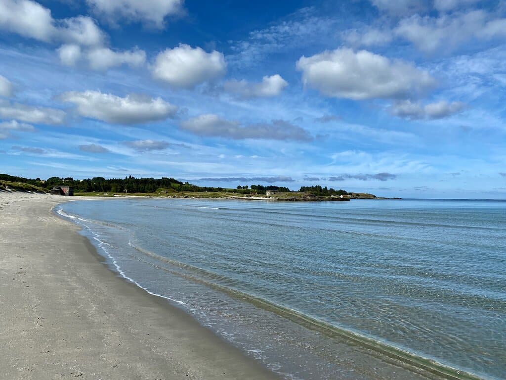 Fantastisk flott morgentur på Solastranden i dag. Havet lå nesten helt flat, lite folk.