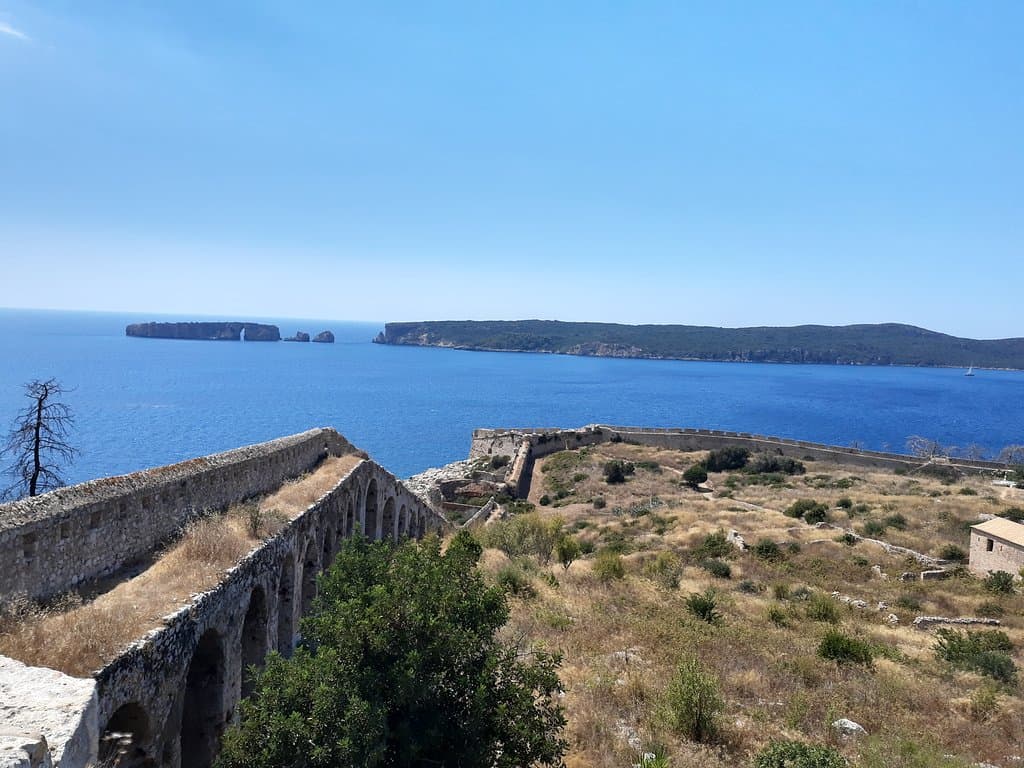 Θέα απο το κάστρο μεσα στο οποιο βρισκεται το μουσειο.