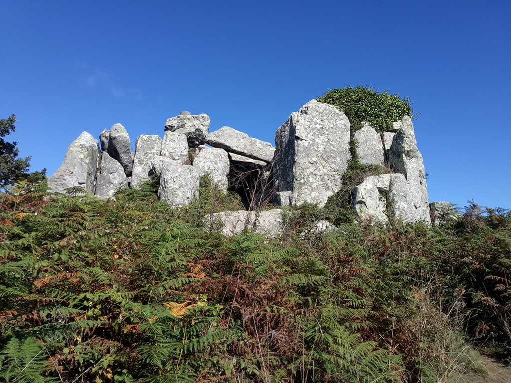 From the top of the oldest #monument in all #Sintra mountain, you see all - #Mafra palace, #Pena #Palace, #Moorish #Castle, the #Peninha #Sanctuary, and the #lighthouse at #Roca Cape - as in no other place. Very rare are those who know about it or its location. We are explorers enough to take you there! And as you read this, we are probably exploring other new trails in the #Moon Mountain. #Pioneers are those who arrive first setting the #destination !