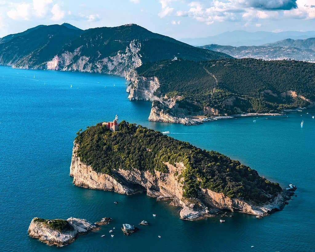 Just like every year, Tino Island will open up to the public on the anniversary of San Venerio, on 12 and 13 September 2020. And a "boat flash mob" has also been organized! Find out more on our blog https://discoverportovenere.com/visits-tino-island-san-venerio-2020/ and don't miss the special, dedicated menu that will be available at Palmaria Restaurant Portovenere on occasion of San Venerio, which is the Patron Saint of light-keepers and the Gulf of Poets.