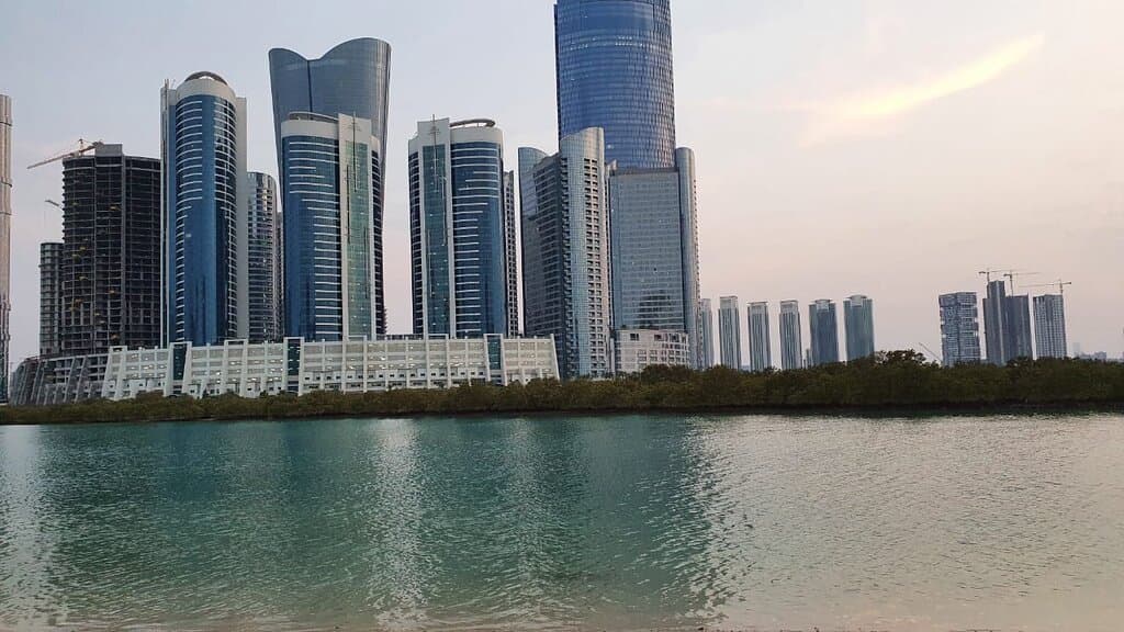 Calm and quiet, perfect for relaxing. Long walkways with beautiful scenery, good for walking. Find adventure in kayaking. Have fun with children at playgrounds.