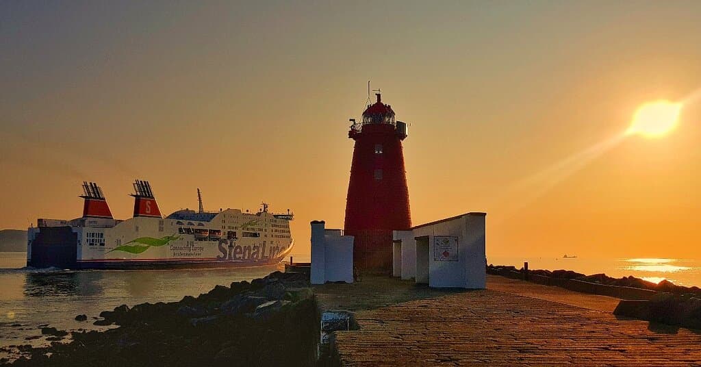 Poolbeg Lighthouse & Great South Wall Dublin