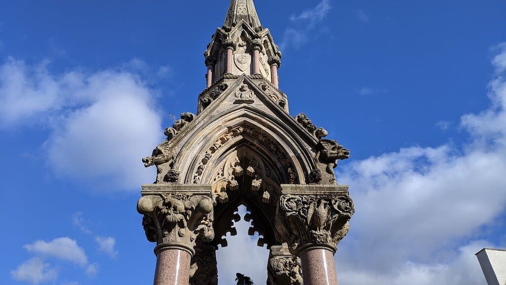 Atholl Memorial Fountain