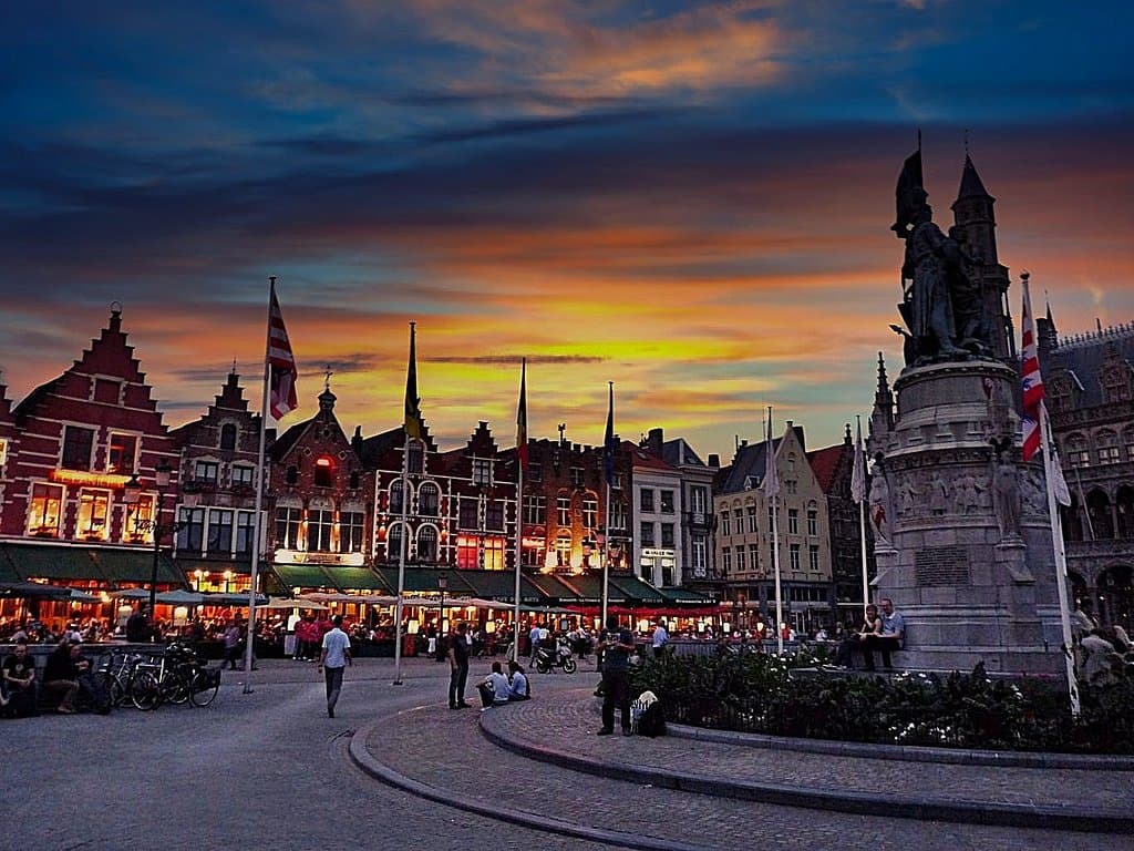 The beautiful grand Marketplace in the evening, lots of restaurants and terraces, Brugge 💙