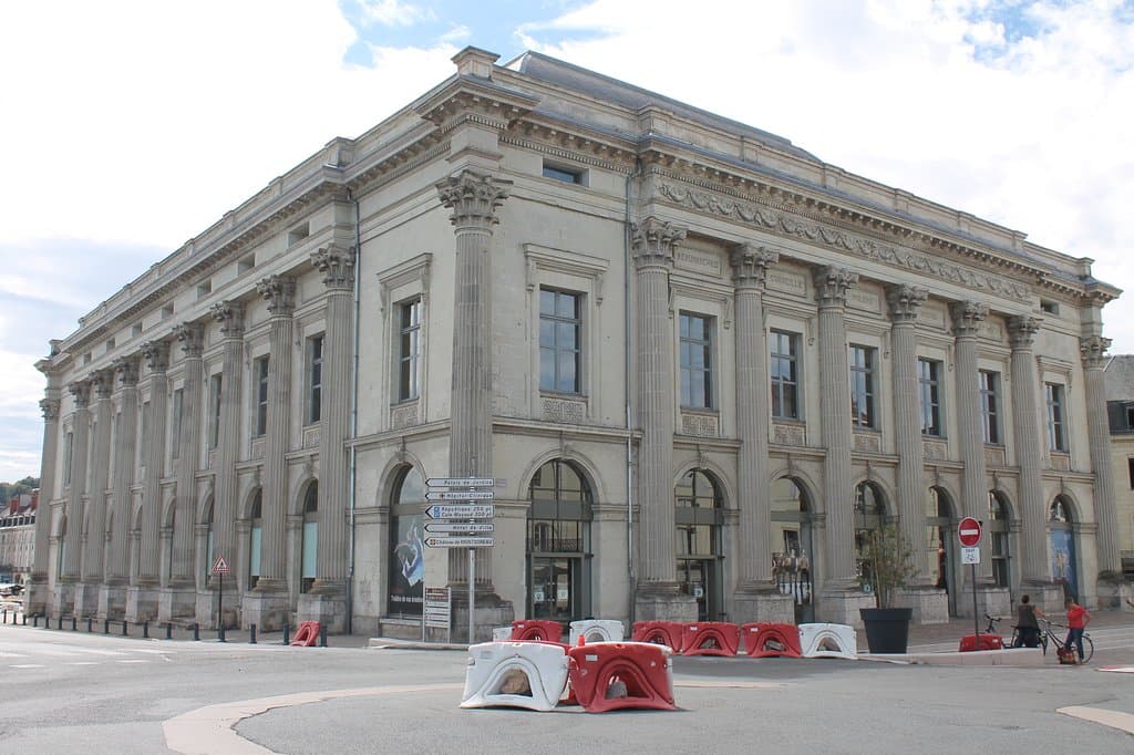  Le Dôme - Theatre-pôle culturel et artistique