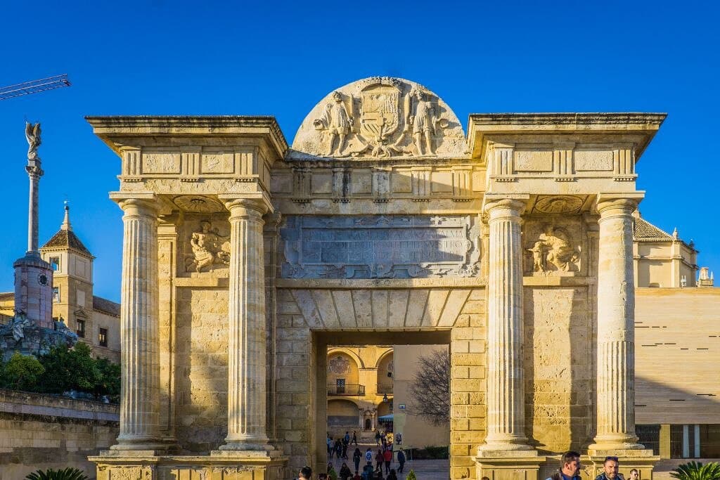 Porte du pont / Puerta del Puente