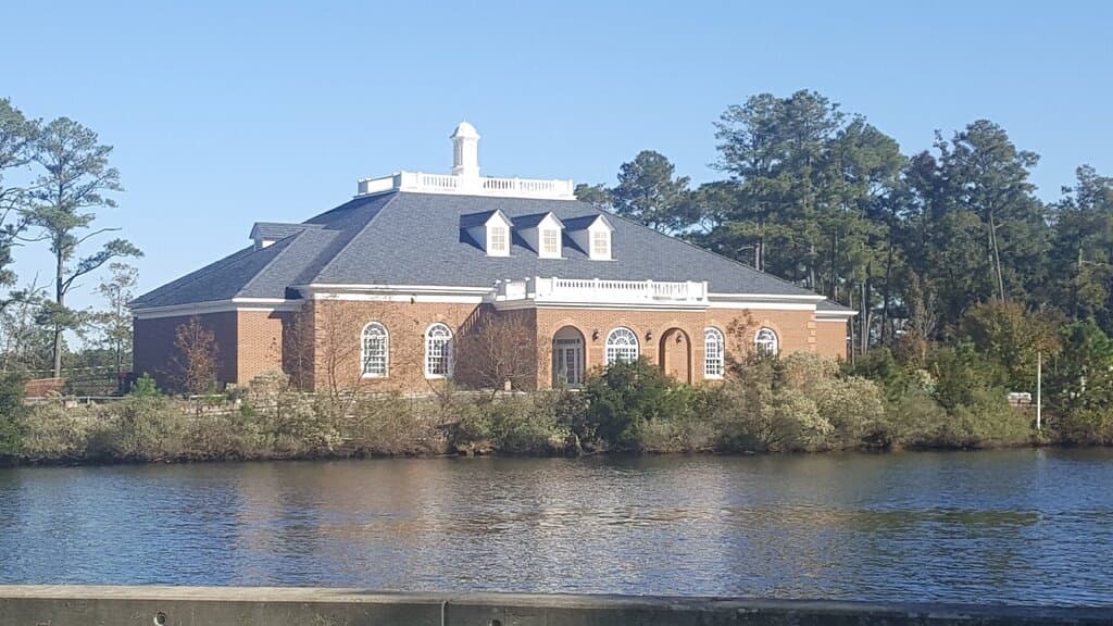 The Great Bridge Battlefield & Waterways Museum sits along the Atlantic Intracoastal Waterway.  The museum features eight galleries.  A historic walking trail explains the battle and a nature trail allows visitors to enjoy the beautiful nature of Chesapeake.