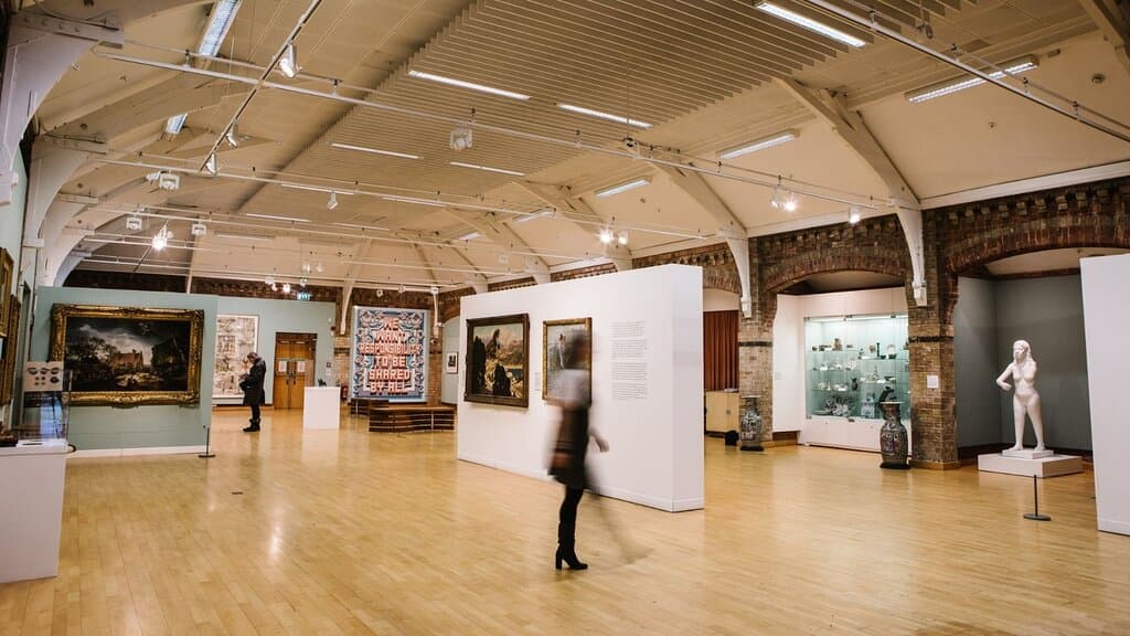 The Art Gallery, sited in the hall of the former hydrotherapy pool, shows fine and decorative art works selected from the paintings, ceramics, sculpture and glass Collections. The entire exhibition is changed every two years.