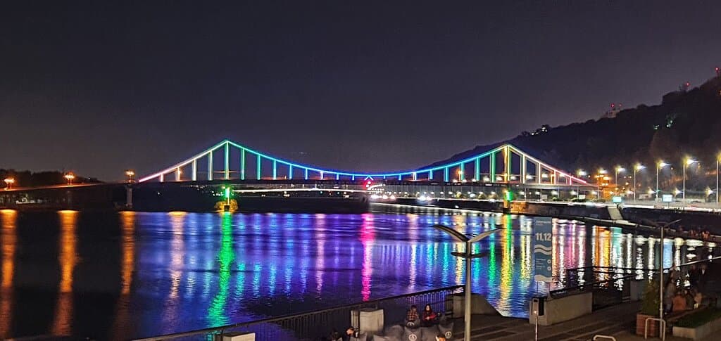 Парковый пешеходный мост