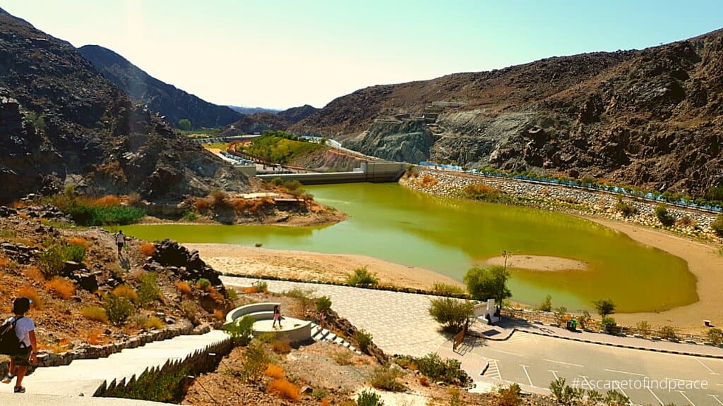 Climbing the mountain is a must if you visit the Wadi Shawka Dam. Kids can play in the small kids' area here. Wear hiking friendly dress and shoes. Take enough water too. 