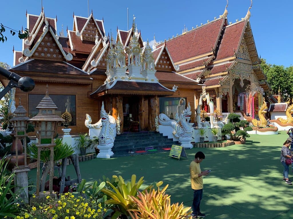 Wat Sri Mongkol Pua
