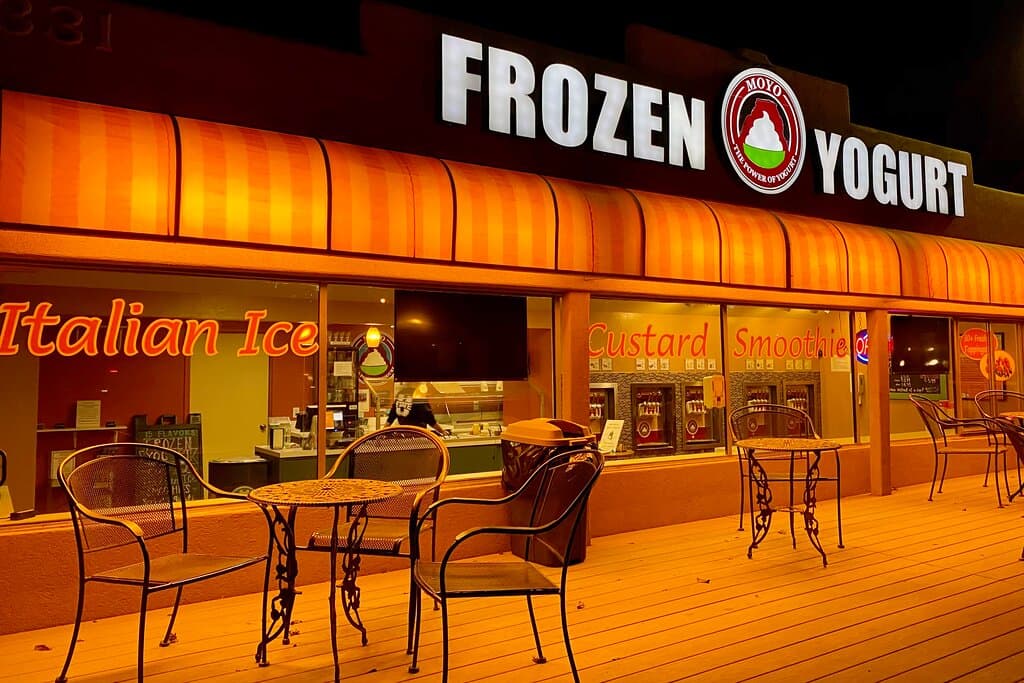 MoYo Frozen Yogurt