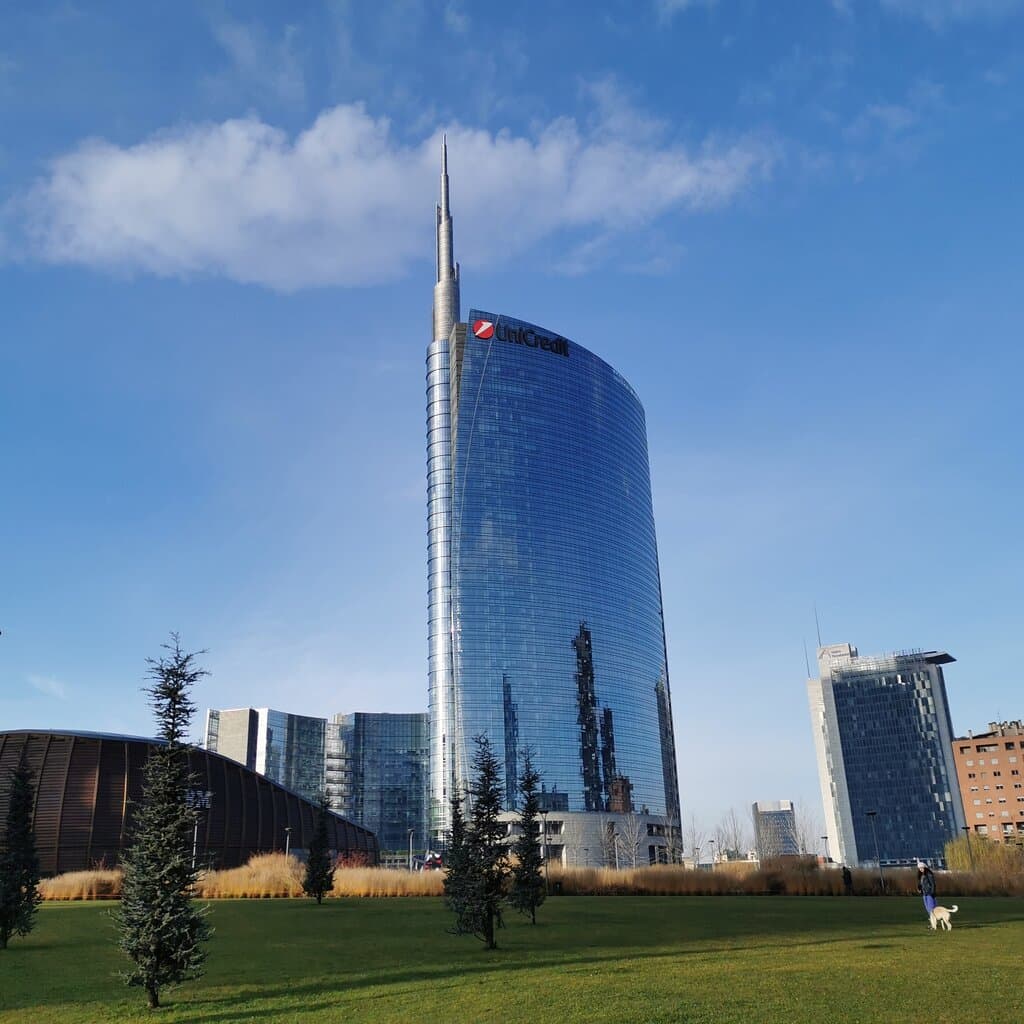 Milano. Piano piano si riprende ad uscire di casa dopo questo periodo di lock down per il Covid. Riscopro la mia città in tutta la sua bellezza. 