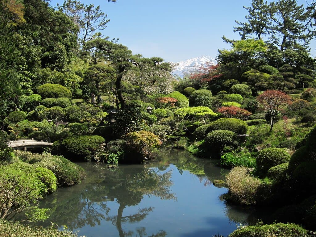 本間美術館庭園「鶴舞園」