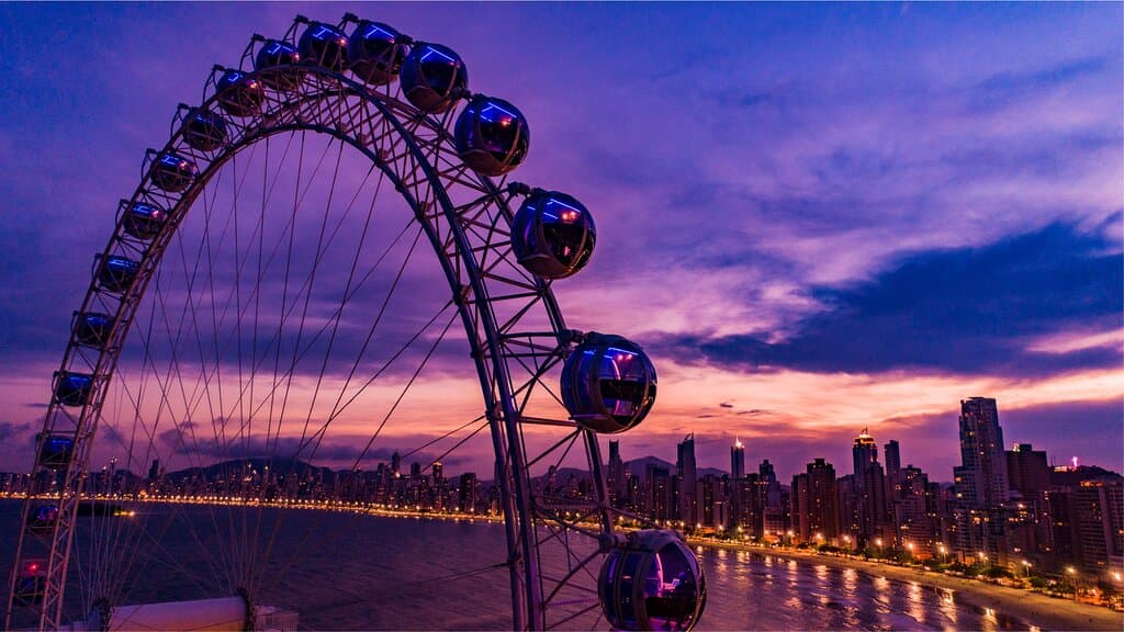 O entardecer em Balneário se tornou mais lindo com o brilho da FG Big Wheel;