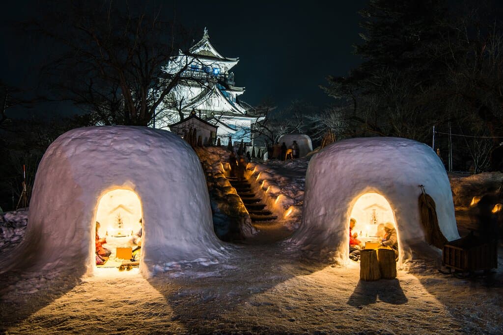 The Yokote Snow Festival in Akita Prefecture held every mid-February is a 400-year-old festival that features over 100 kamakura igloos! Enjoy eating rice cakes while you bundle up inside of one of these kamakuras with the locals. Please note that this year’s festival has been cancelled due to COVID-19 pandemic. The festival will be held when the situation is better in the future, so be sure to check the latest information when visiting.  To learn more, click the link here! https://bit.ly/3oqparL