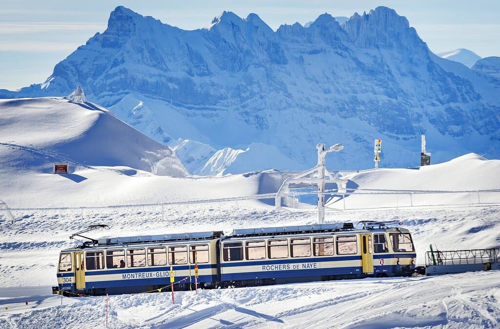 Train à crémaillère reliant Montreux aux Rochers-de-Naye (canton de Vaud) 