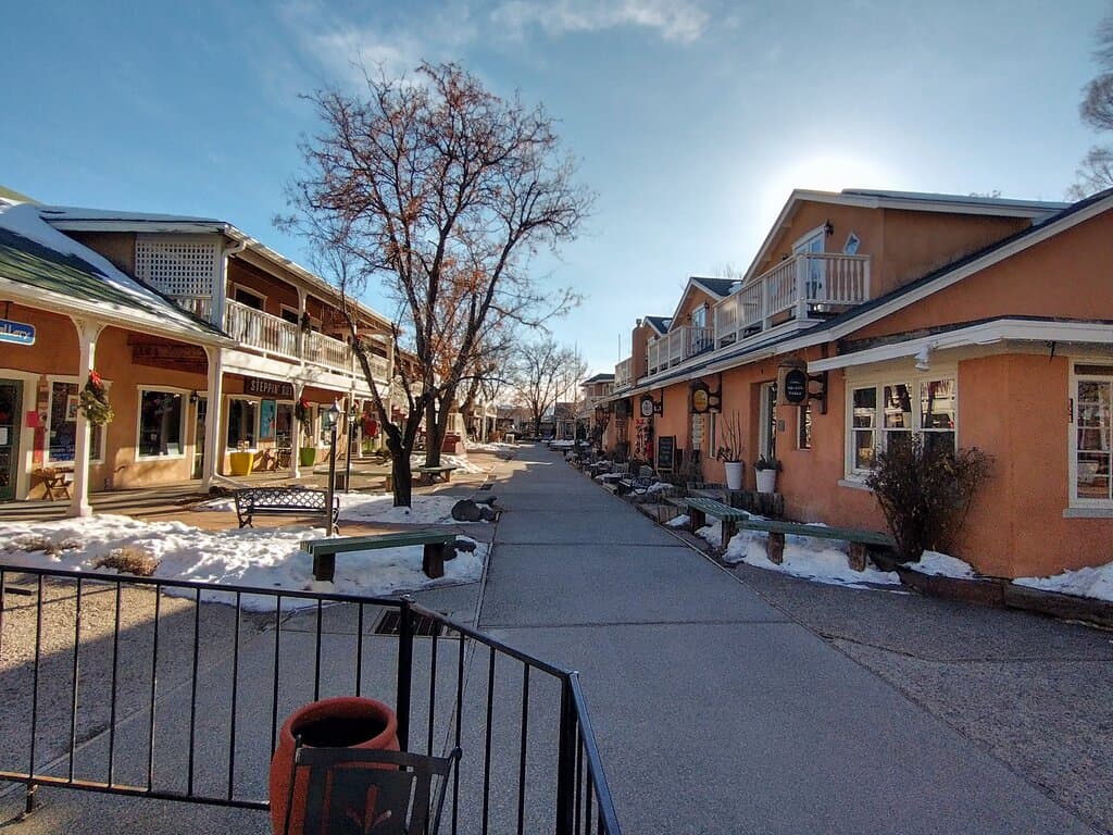 Walk-through with interesting shops 