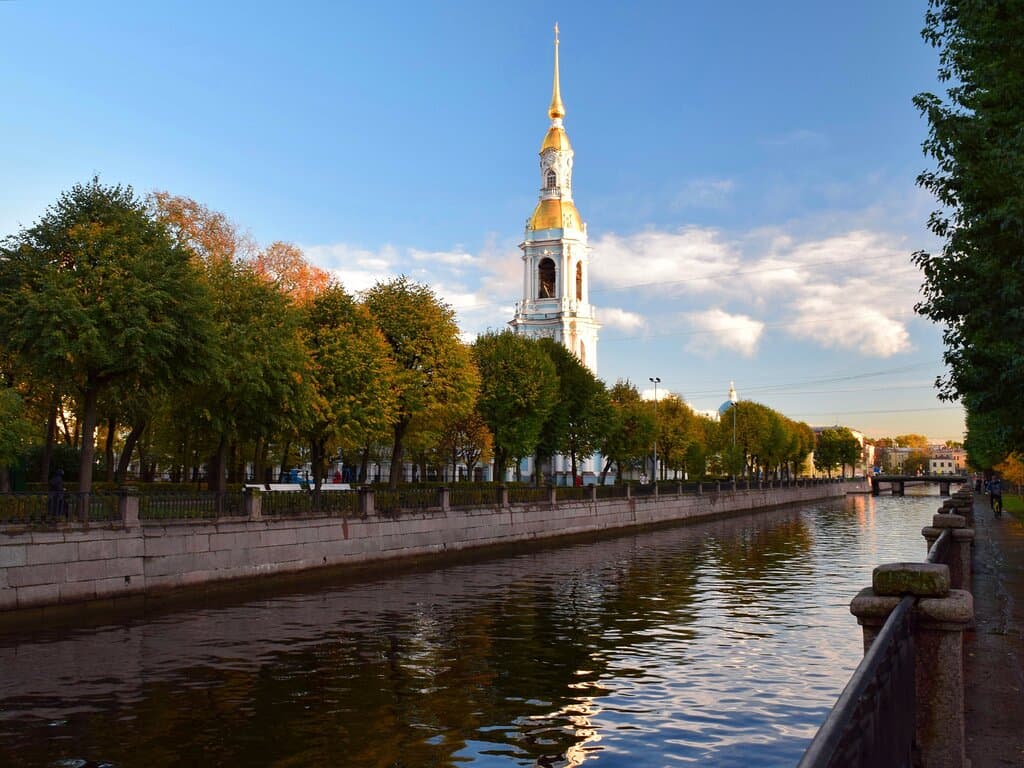 Санкт-Петербург. Крюков канал. Вид на колокольню Николо-Богоявленского морского собора