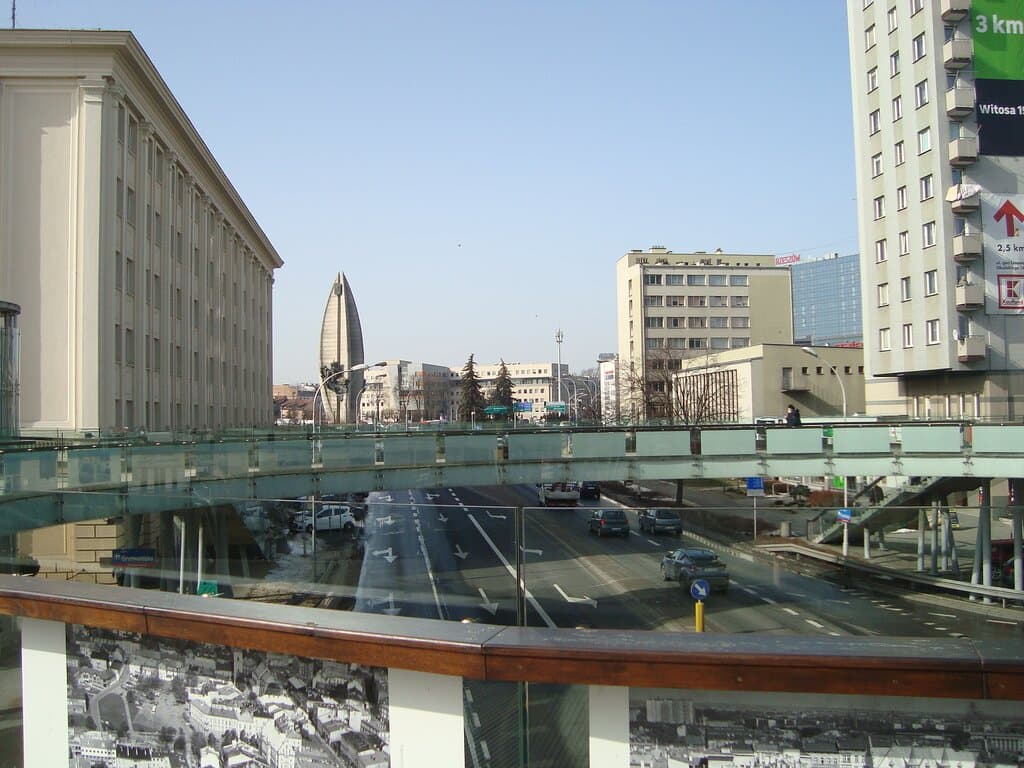 oryginalna kładka dla pieszych