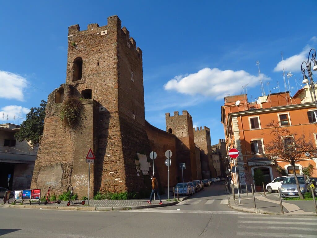 Le mura presso Porta Tiburtina: lato esterno