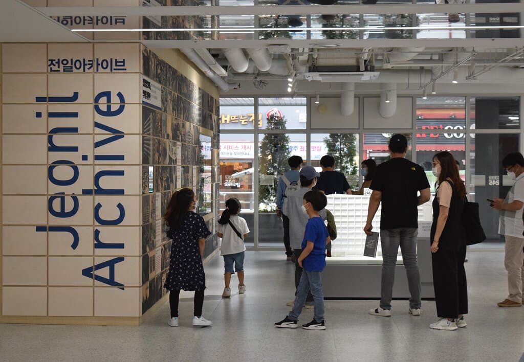 Primer piso del edificio. Año 2020 en medio de la conmemoración del aniversario 40 del Movimiento Democrático del 18 de mayo