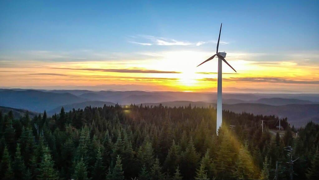With 3 mountain peaks, the views are endless.