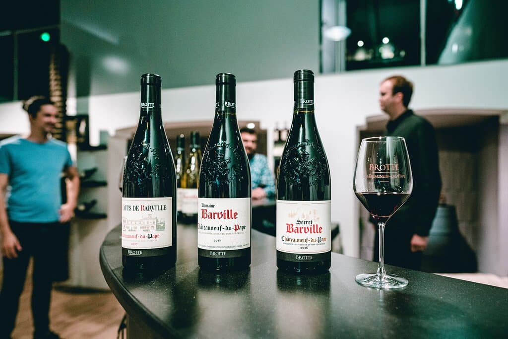 Musée du Vin Brotte: Dégustation de Chateauneuf du Pape Brotte annimée par nos sommeliers.