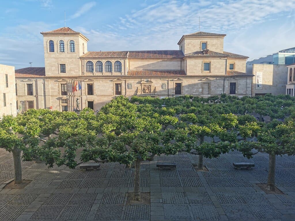 Plaza de Viriato por la mañana desde la habitación 109 del Parador de Zamora.