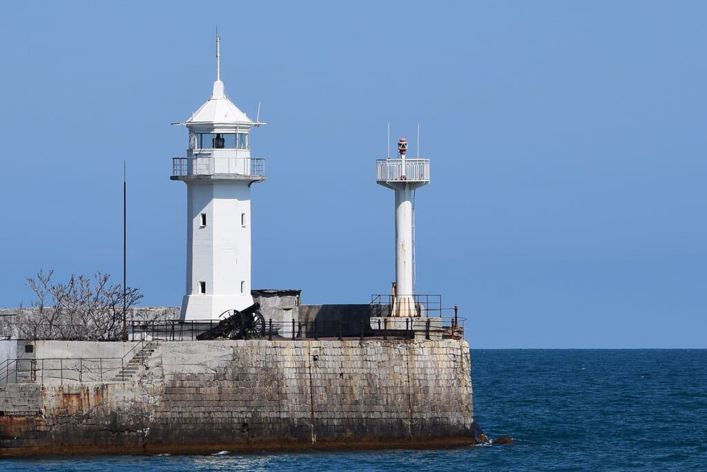 Ялтинский маяк в пассажирском порту