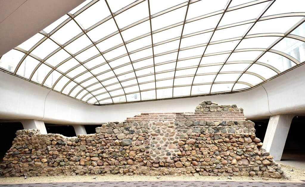 Part of the so-called "Largo" zone, where most of the events within the complex take place