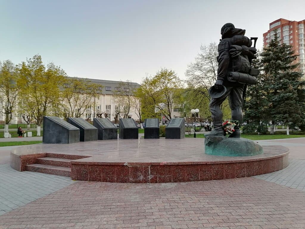 Памятник погибшим в Чечне