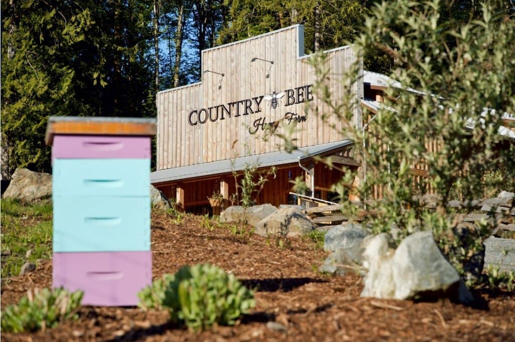 Visit our farm store for local honey, delicious infusions and unique gift ideas.