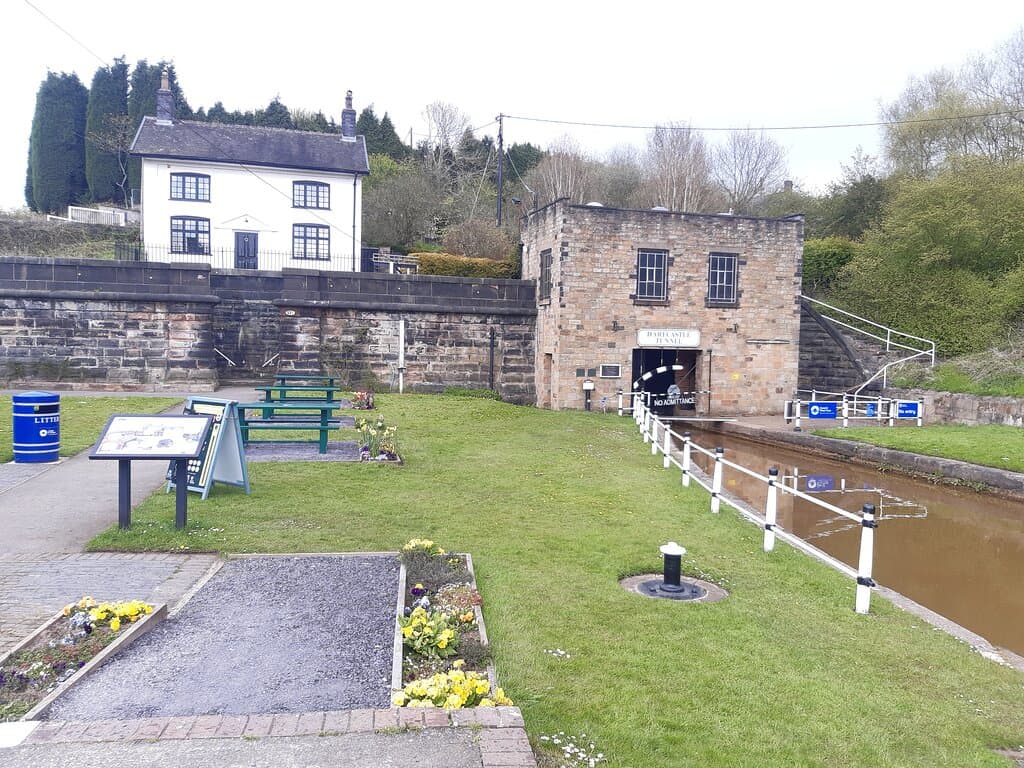 Thomas Telford's Tunnel, showing the "Fan House" added in the 1950's.
The Tunnel Manager's house can be seen to the left above the two tunnels.