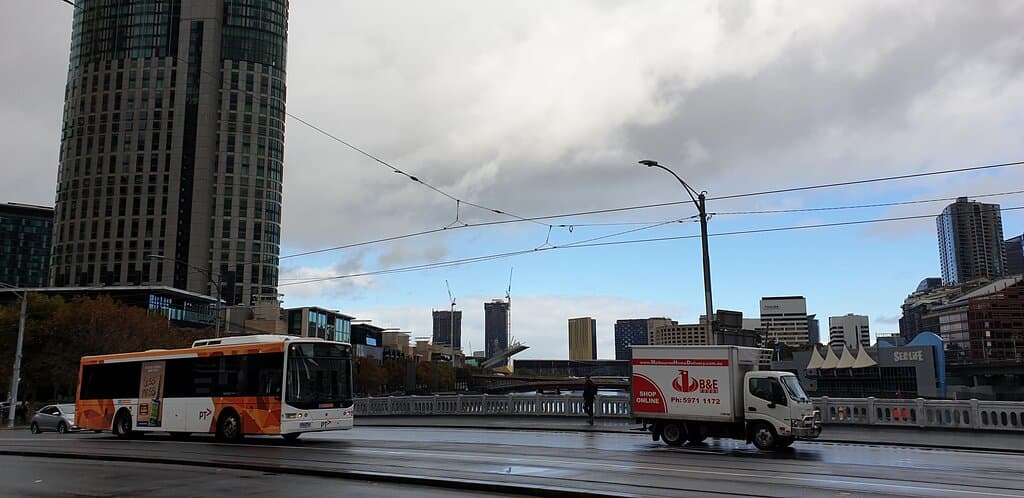 Queens Bridge. It is listed on the Victorian Heritage Register. Trams, buses and other traffic cross the bridge daily.
